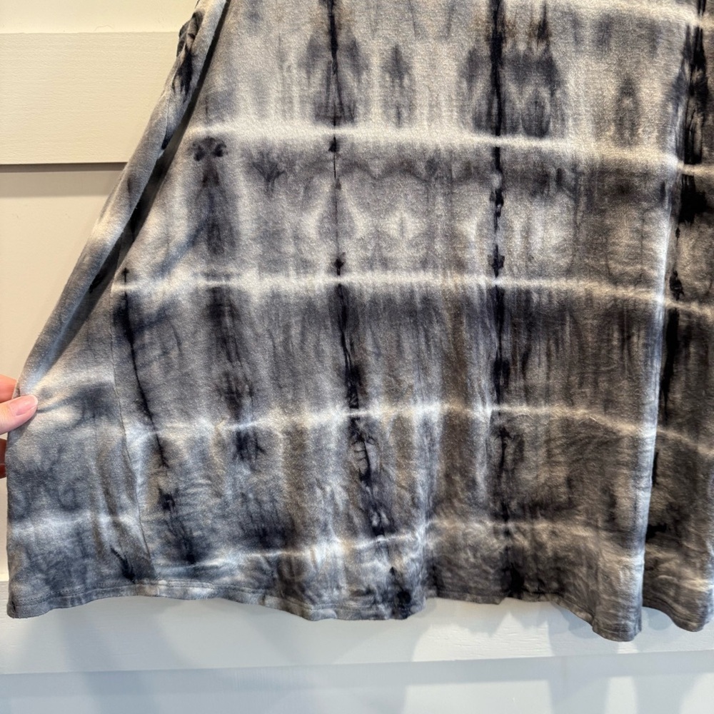 Torrid Black and Gray Tie-Dye Tank Top - Picture 3 of 8